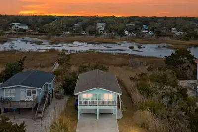 Image de Marsh-View Oasis: 2-Min Easy Walk to Beach, Covered Decks, Outdoor Shower