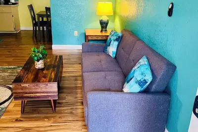 Image de Brand new remodeled luxury apartment near park and marina!