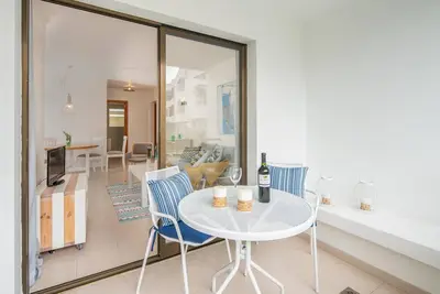 Image de 1 bedroom apartment 180 meters from the beach