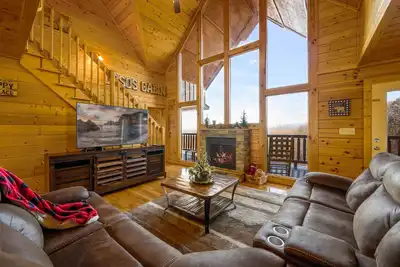 Image de Orso's Cabin~ 3 Min to DollyWd, 8 Min to Pf Strip~Views~Game Room~Theater~Ht