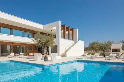 Image de Maison de vacances privée avec Wifi, climatisation, piscine privée, bain à remous, Tv, terrasse