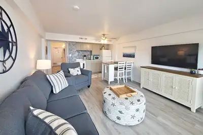 Image de Beachy Ocean-Front 1 Bedroom Unit Awaits At Hawaiian Inn Resort-Newly Updated in Aug 2023-Free Wifi!