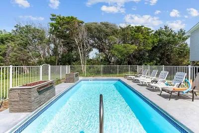 Image de 0cean Queen Z / 220 W Dolphin Drive - Coastal Vacation Resorts