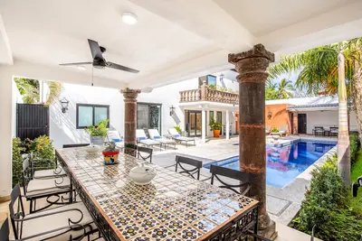 Image de Staffed Luxury Villa, Central Pv, 2 Pools, Fine Art & Breakfast Included!