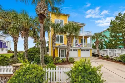 Image de Kure Beach's Best Views From Updated Beachfront Home