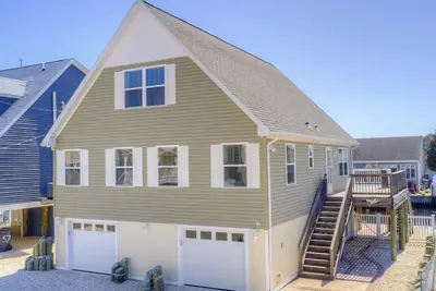 Image de Only 1 week avail June 29-July 6 for Summer 2025- 4 bed 3 bath immaculate home