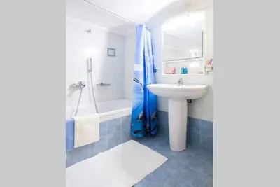 Image de Central-Spacious 3b\/room w\/Terrace