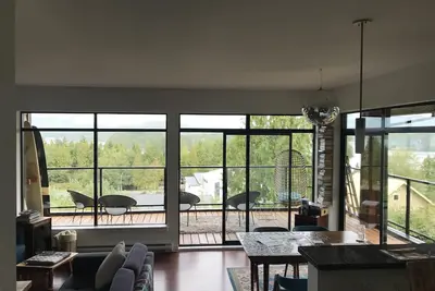 Image de Incredible views overlooking the Tofino and the inlet. Hard to describe.