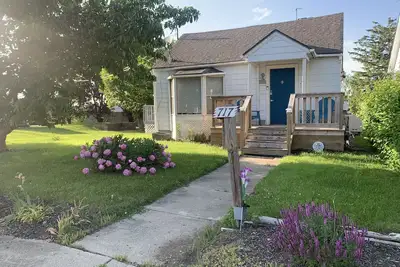 Image de Single family home 3 minute walk to everything downtown Fairborn offers.