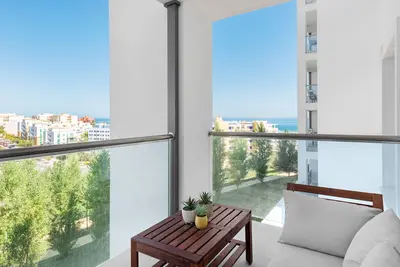 Image de 2 Bedroom 2 Bathroom apartment sleeps 6, a short walk from the port and beaches