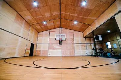 Image de Barndominium with New indoor Gym located 8 miles from North shore of Bear Lake.