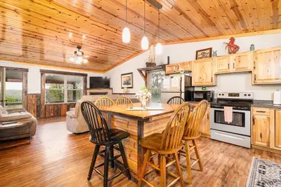 Image de Charming 3 bedroom, 2 bath cabin with Hot Tub and Private Meramec River Access