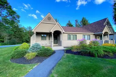 Image de F50 Pet friendly single level home in Bretton Woods, walk to golf course and Mt Washington Hotel!