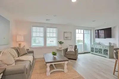 Image de Premier Ocean View Corner Condo (875s. F. )