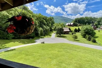 Image de Low May Rates! Large Yard Hot Tub Fire Pit Theater View Pets Ok Game Room
