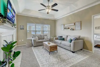 Image de Spacious 3bd w\/ King Bed, Pool & Gym – Near Grandscape, Legacy West, & Frisco!