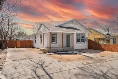 Image de 3br/2ba Remodeled House Near Downtown