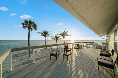 Image de Under the Umbrellas #10 - Waterfront Sunset View