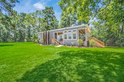 Image de The Lantana Tiny Home ~ Relaxing Cottage in the woods ~ New Hot Tub