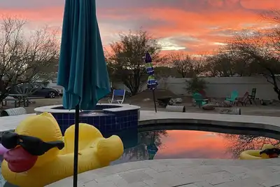 Image de Relaxing Oasis in North Phoenix - House with pool & hot tub. Bring your family!