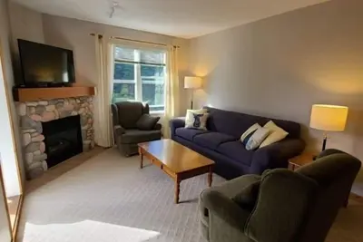 Image de Large Corner Condo in Creekside with a Patio to enjoy the Views