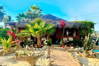Image de Beach Front Bungalow