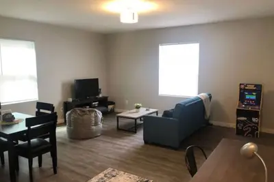 Image de 3143 Dover #2 · New Modern Quality Apartment #2 - Goodson