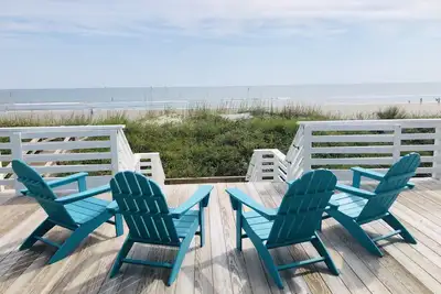 Image de Come stay in this front beach original Folly cottage with“A Million Dollar View”