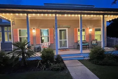 Image de Full Beach House - Clipper Cove Cutie - 3-5 Min Walk to beach - Sleeps 10