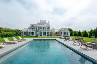 Image de Private and Luxurious with Outstanding Water Views