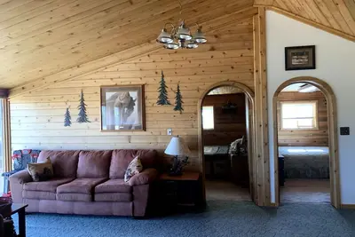 Image de Quaking Acres - A Cabin in the woods, a stones throw away from Yellowstone!