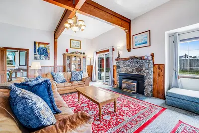 Image de Family-Friendly Beach House w/ Free WiFi, Gas Fireplace, Furnished Deck, & Views