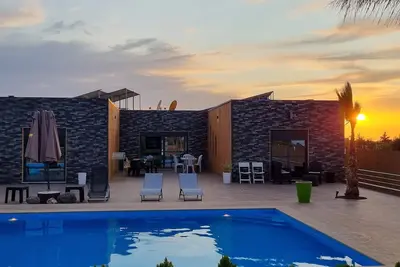 Image de Villa avec piscine privée sans vis-à-vis entre mer et montagne