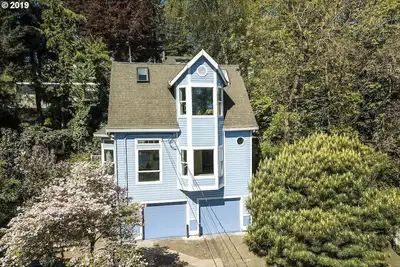 Image de The Victorian Cottage with Mountain & River views!