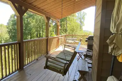 Image de Sky Dog Pet Friendly Home Dupont Brevard Hiking Mountain Biking Porch Waterfalls