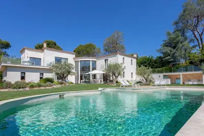 Image de Superbe villa dans un domaine privé à Biot
