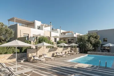 Eco Villa, a perfect escape close to the beach! Walking distance to shops!