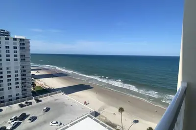Image de ~ Once Upon a Tide ~ Breathtaking ~ Modern ~ Ocean View ~ Condo!