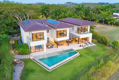 Image de Sophisticated Villa with Fairway Views & Private Pool, Close to the Beach