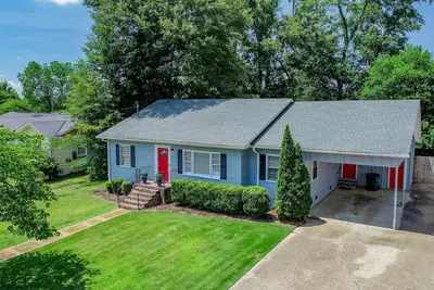 Image de The Wright Spot - Book now for football season! Close to Campus!
