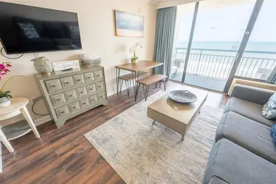 Image de Oceanfront Remodeled Condo with Pools, Coral Beach