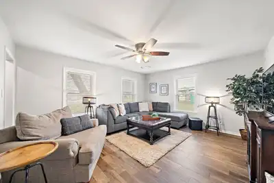 Image de Charming Beach House Steps from Sylvan Beach