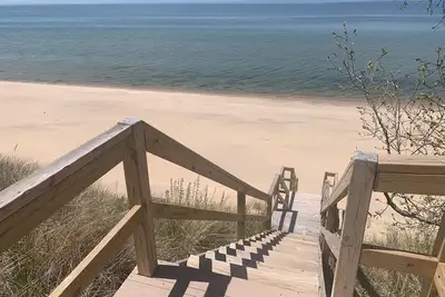 Image de Yay the beach! Lake Michigan beach front cottage, adjacent to dunes & park.