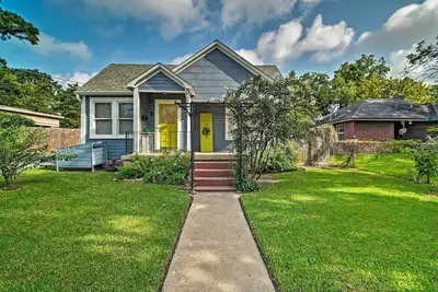 Image de Pet-Friendly Brenham Cottage w\/ Yard!