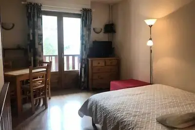 Image de Studio Expose Est Avec Vue Sur Les Montagnes