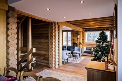 Image de Chalet traditionnel de 200m², vue panoramique.