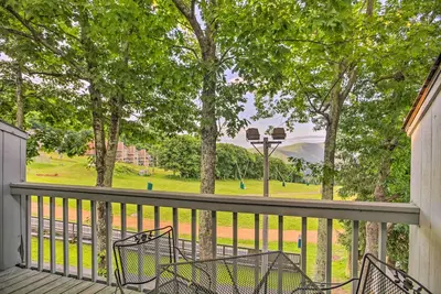 Image de Slopeside Condo w/ Balcony & Ski Hill Views!