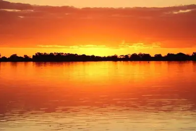 Image de 2 bedroom pet friendly cottage right next to the lake