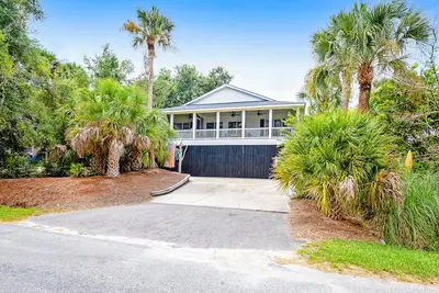 Image de Adorable Beach Getaway W/ Firepit, Ping-Pong Table & Fast WiFi - Block From Sand