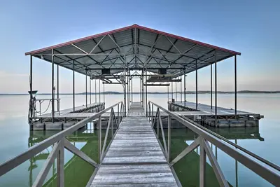 Image de Charming Lakefront Home w\/ Grill & Fire Pit!